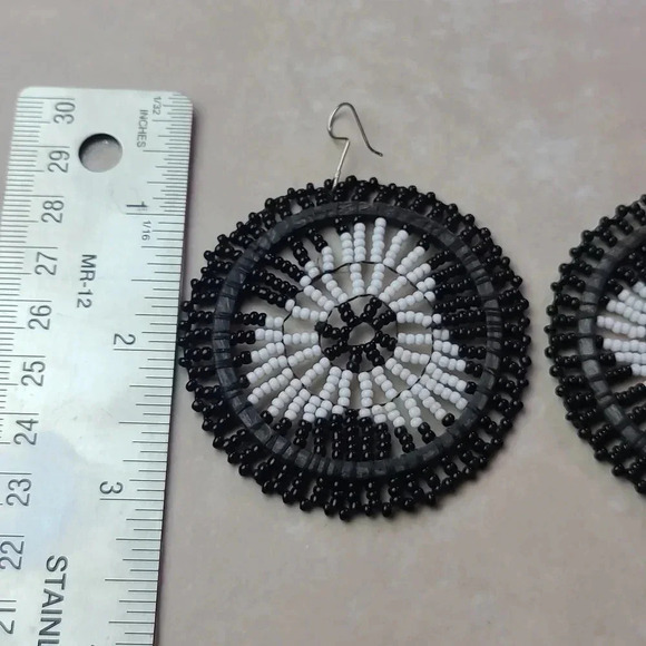 Handmade Black and white beaded circle earrings - Picture 7 of 9